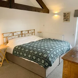 2-stable-cottage.tophotelsbath.com/